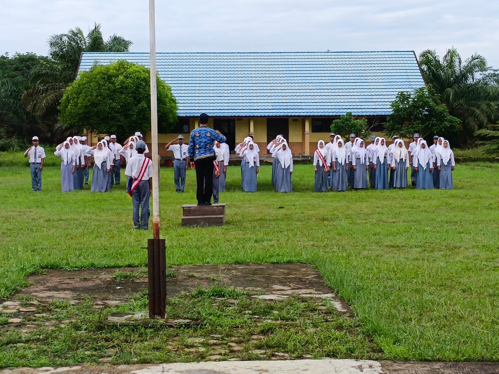 Kegiatan Upacara Bendera (4)
