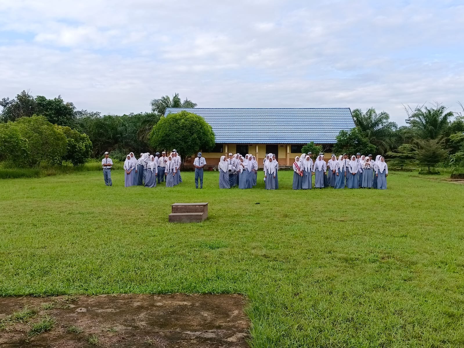 Kegiatan Upacara Bendera (2)