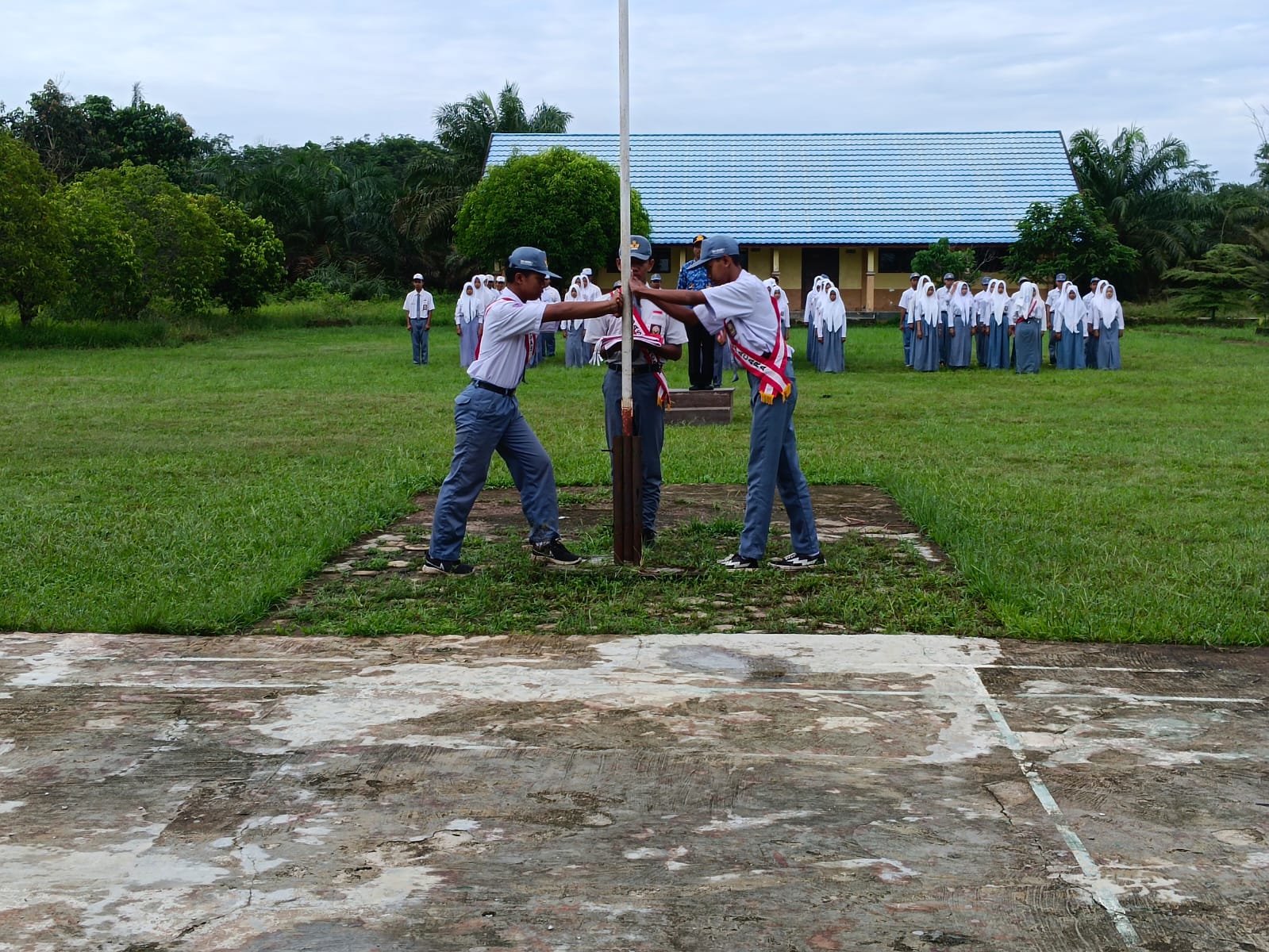 Kegiatan Upacara Bendera (5)
